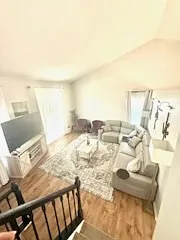 86 Newberry Ct — Photo 2