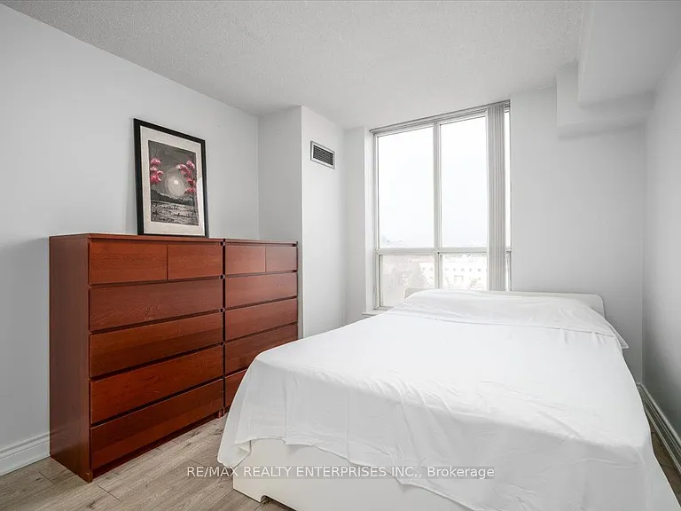 21 Overlea Blvd NE #506 — Photo 14