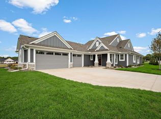 90 Spring Farm Rd, Saint Paul, MN 55127