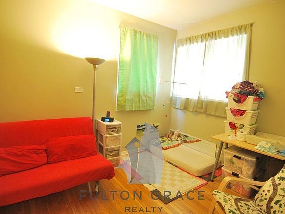 5th image of 1134 W Drummond Pl