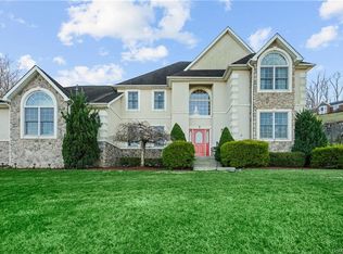 8 Hayes Ct, Stony Pt, NY 10980