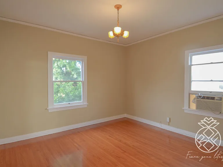 441 N Orange Grove Ave #1/2 — Photo 37