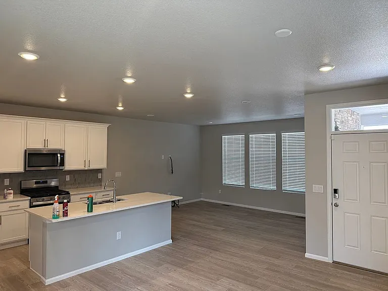 745 N Tempe St — Photo 3