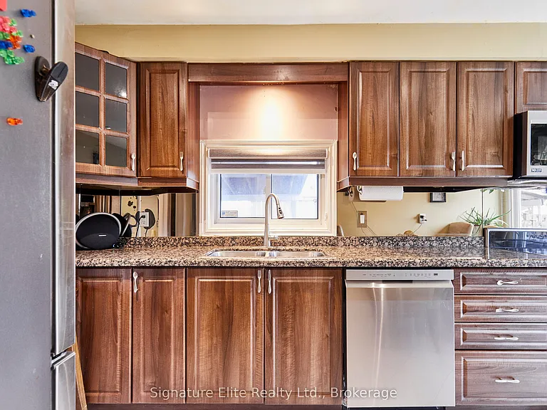 51 Nahanni Ter #MAIN UPPER — Photo 11