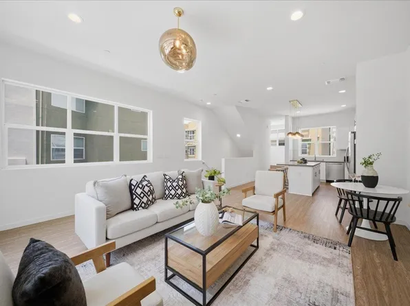 399 Midstream Ln, West Sacramento, CA 95605
