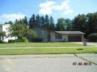 7129 Marco Dr, Waterford, MI 48327