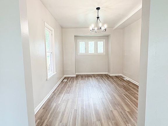 3rd image of 716 Clark St