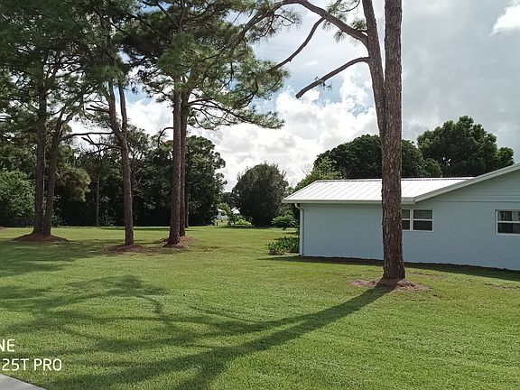 4th image of 1926 SE Emerald Ct