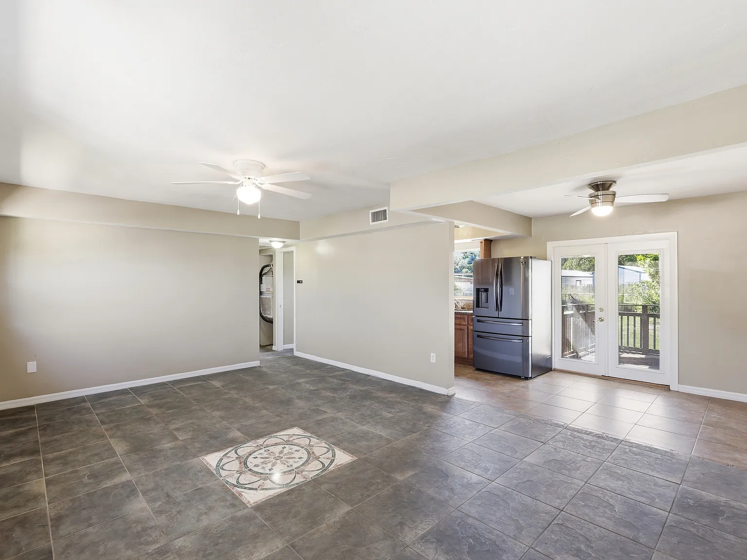 3 bed, 2.0 bath, 1126 sqft, $1,700 — Photo 2