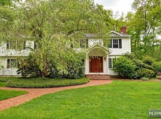 16 Dale Ave, Wyckoff, NJ 07481