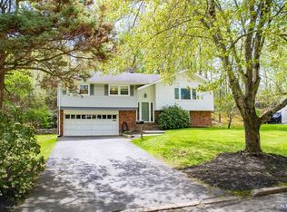 225 Doxey Dr, Park Ridge, NJ 07656