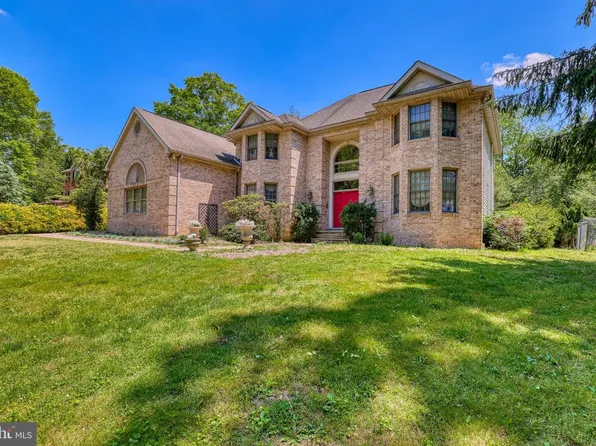 15 Scenic Dr, Ewing, NJ 08628