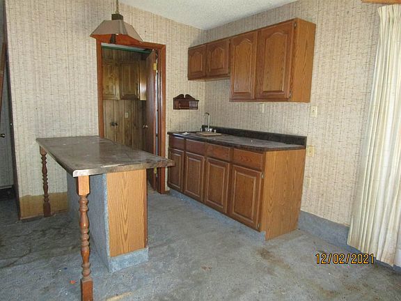 5th image of 1102 N Walnut St
