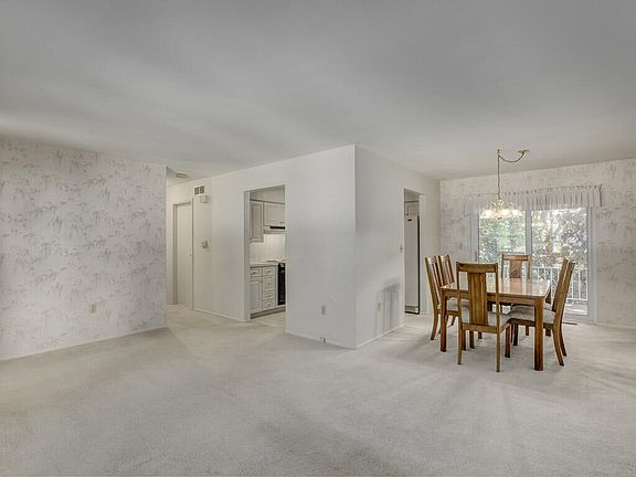3rd image of 2230 Genevieve Ln
