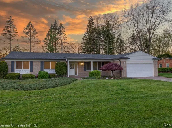 38795 Moravian Dr, Clinton Township, MI 48036