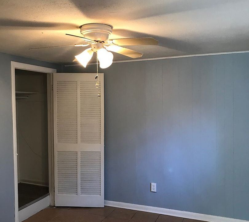 2nd image of 215 W Indiana St APT C