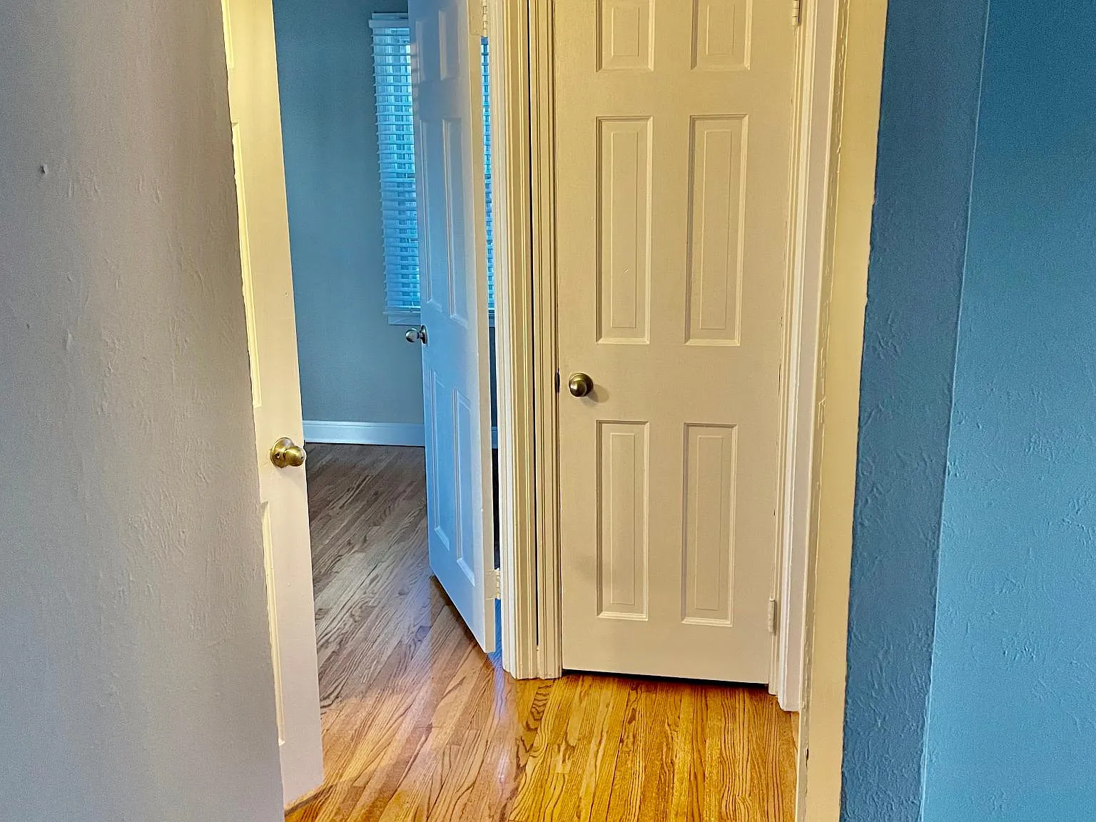 1911 S 5th Ave — Photo 3