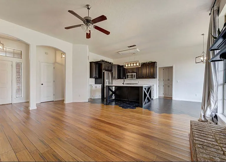 516 Allison Ln — Photo 4