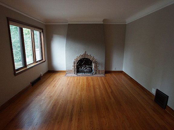 4th image of 4544 Shirley St