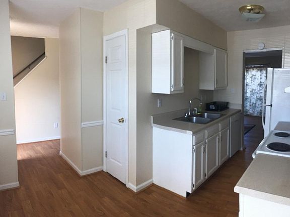 3rd image of 11 Sparrow Ct #11