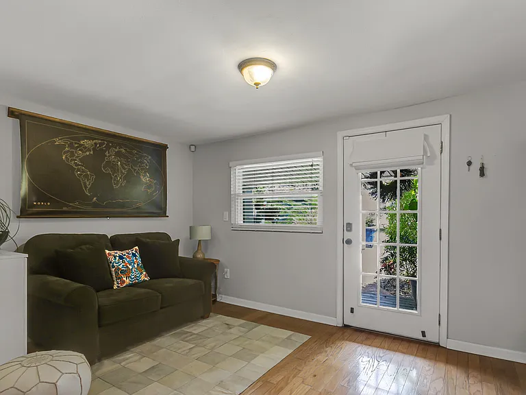 918 W Braddock St — Photo 8