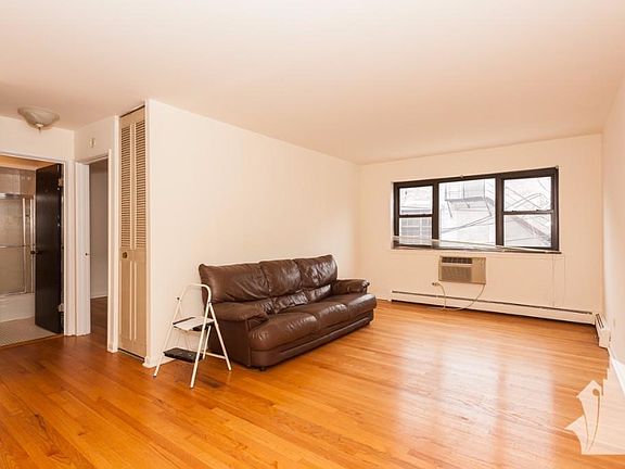 2nd image of 3160 N Cambridge Ave APT 306J