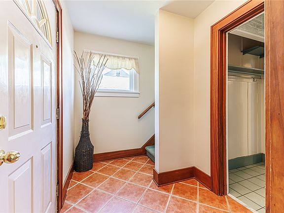 3rd image of 78 Van Bergh Ave