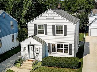 4781 N Hollywood Ave, Whitefish Bay, WI 53211