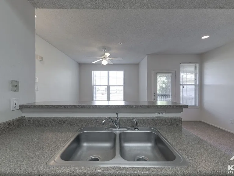 La Crosse Apartments — Photo 37