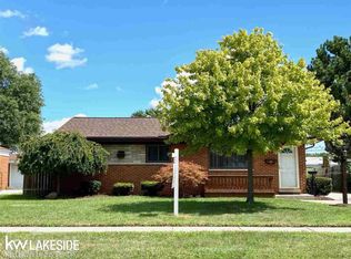 40254 Lexington Park Dr, Sterling Heights, MI 48313