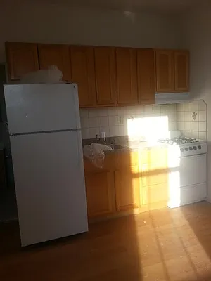 Rented by Astoria Realty | media 10