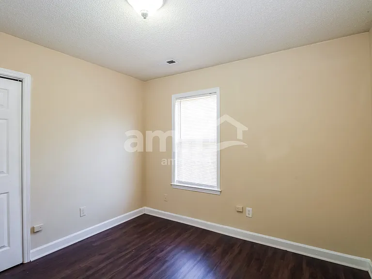 725 Oak Branches Close — Photo 11