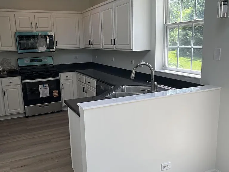188 Brompton Ln #B — Photo 10