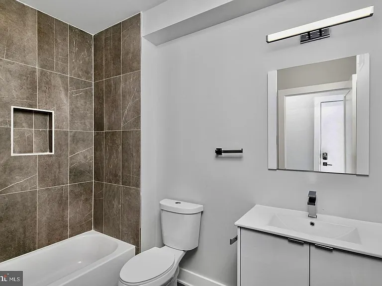 Brand New Luxury Apartments — Photo 7