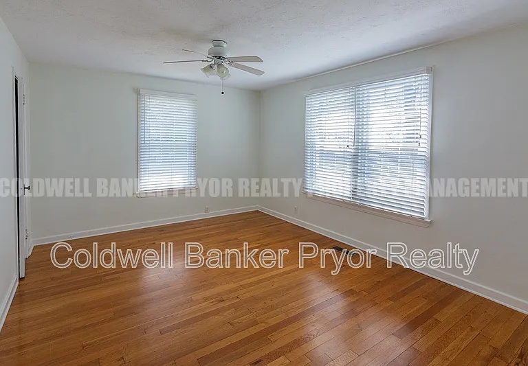 323 Walsh Rd — Photo 27
