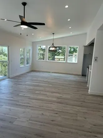 3 bed, 2.5 bath, 1815 sqft, $4,000 — Photo 4