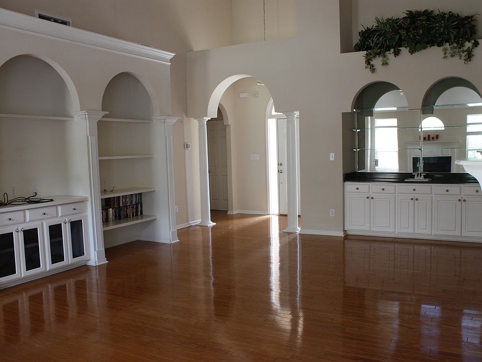 2nd image of 2482 Central Rd
