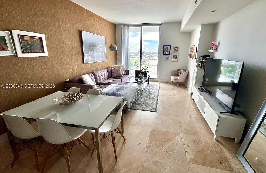 Strada 315 Condo — Photo 3