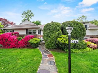 216 Colonial Pkwy N, Yonkers, NY 10710