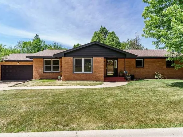 2734 Edgewood Dr, Rockford, IL 61114