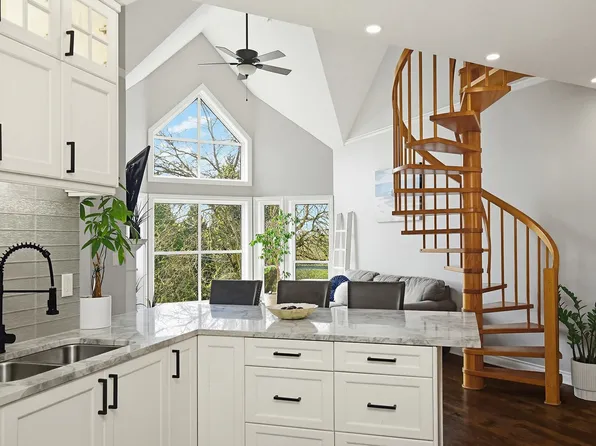 34101 Old Yale Rd #502, Abbotsford, BC V2S 2K4