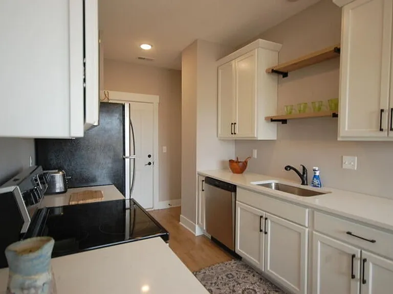 1218 S Linn St — Photo 13