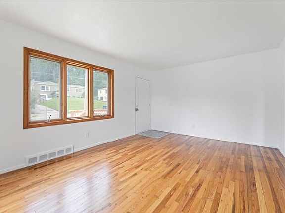 5th image of 208 W Florence Ave