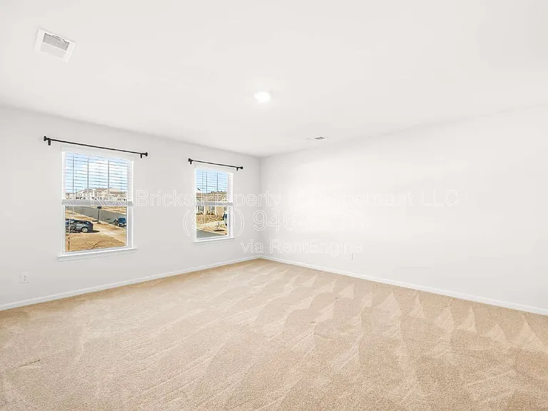 4015 Meadow Green Dr — Photo 18