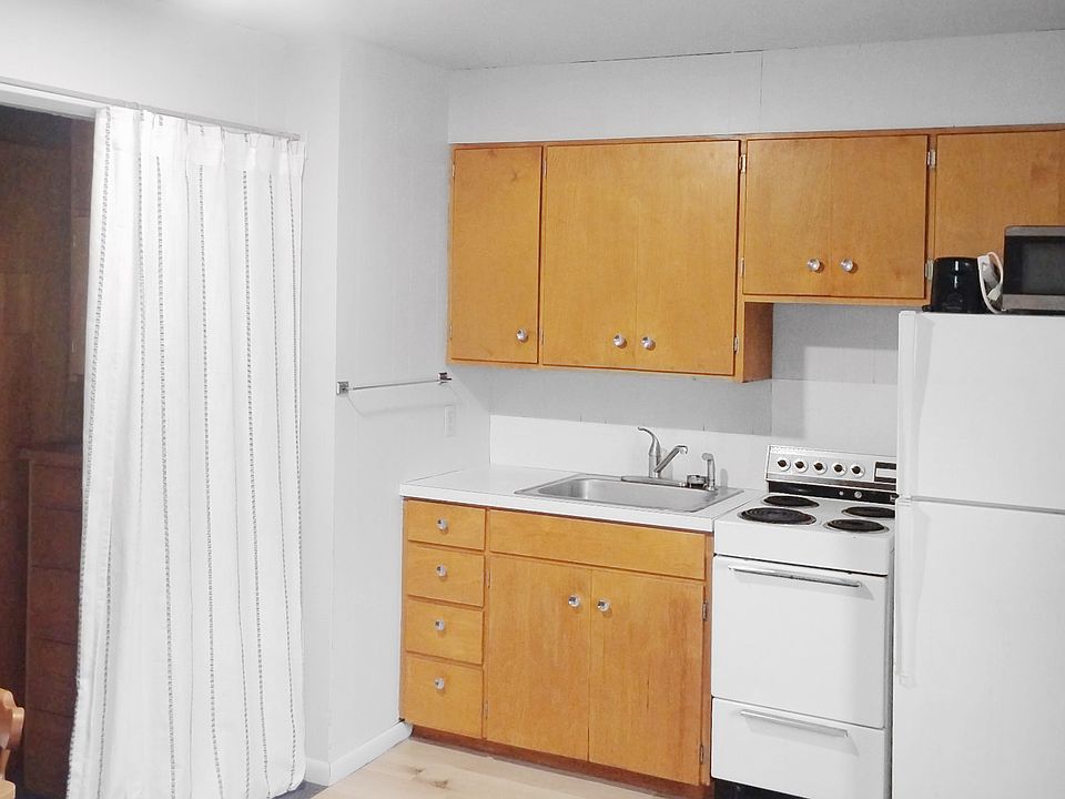 Full kitchen to cook in while you are in town as there are limited options in town especially on Sundays