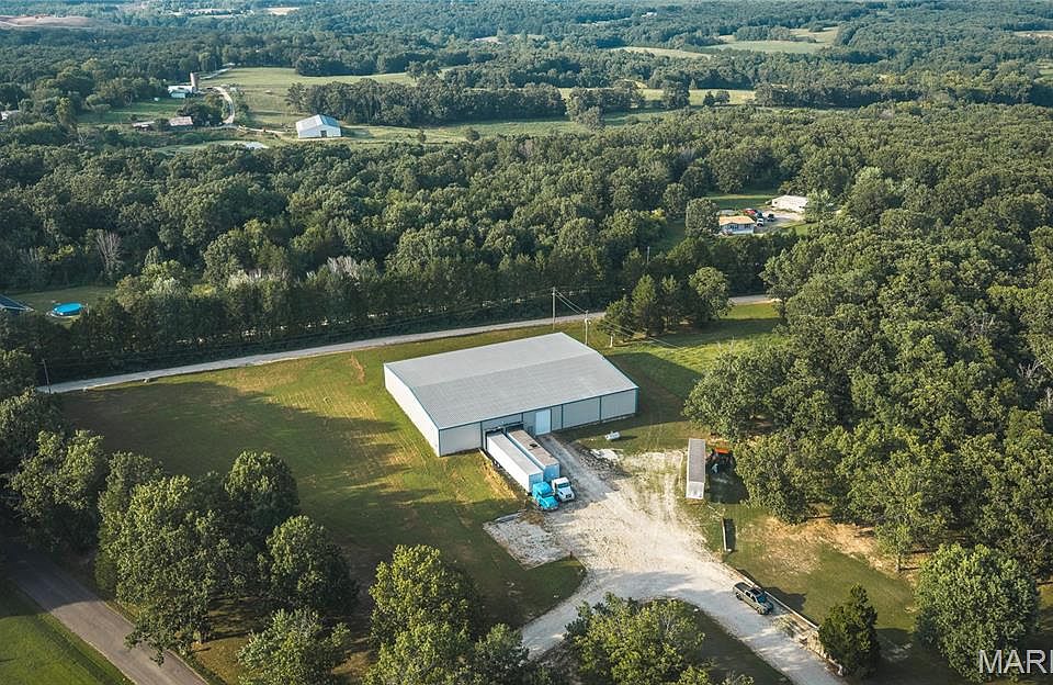 1st image of 515 Oak Hill Rd