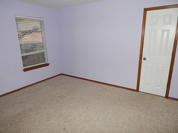 4th image of 328 Madison Place Dr