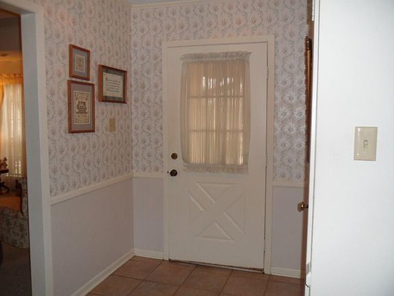 2nd image of 525 Woodside Dr