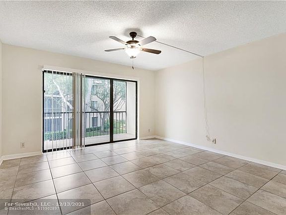 5th image of 208 Foxtail Dr APT B2