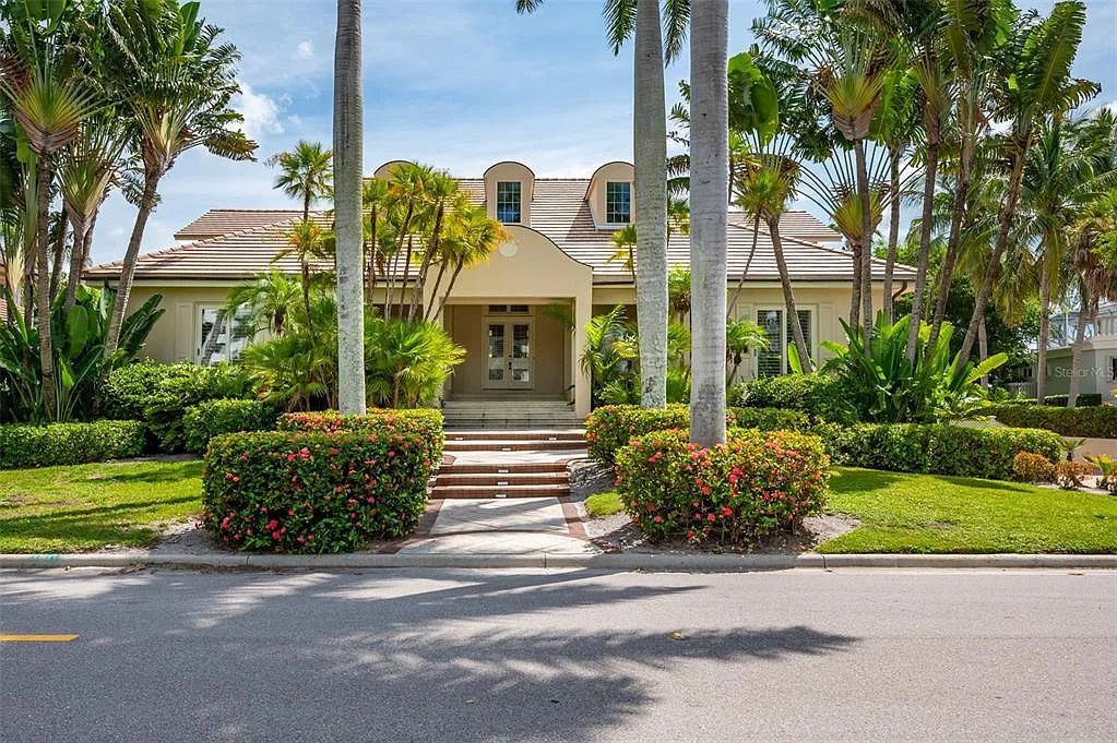 3 bed, 5.0 bath, 4322 sqft, $25,000 — Photo 1